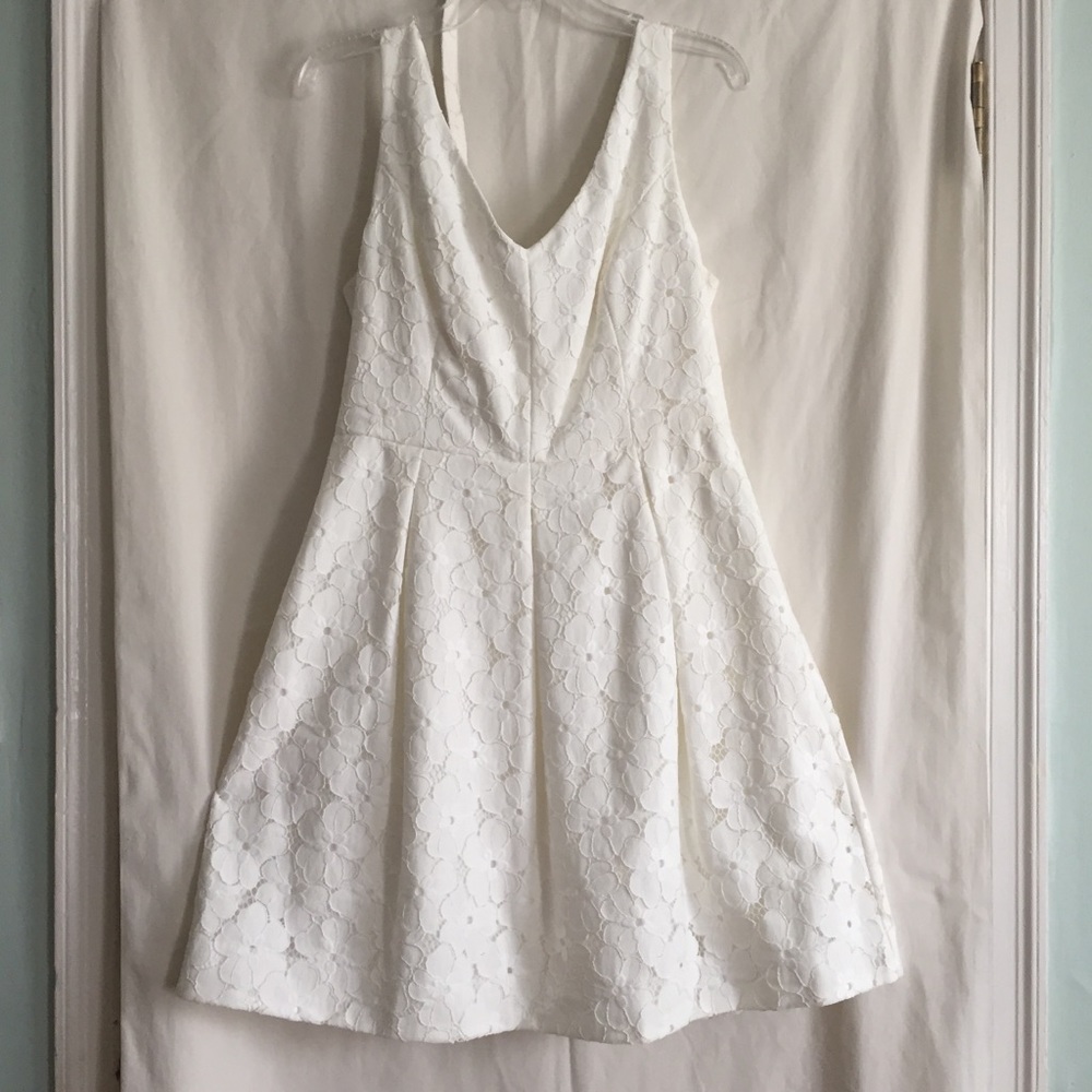 NWT Trina Turk Kianna white lace dress. Sz 10